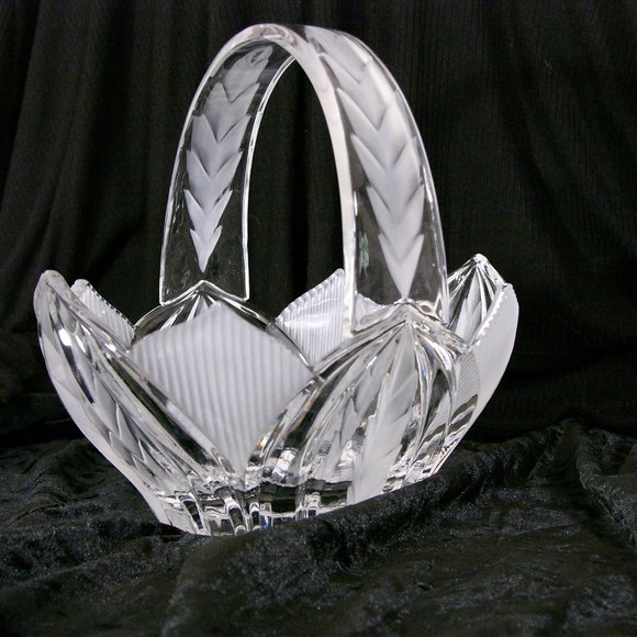 Crystal Glass Basket Scalloped Pointed Edges Etched Leaves 8.5 Inches High - Picture 1 of 5